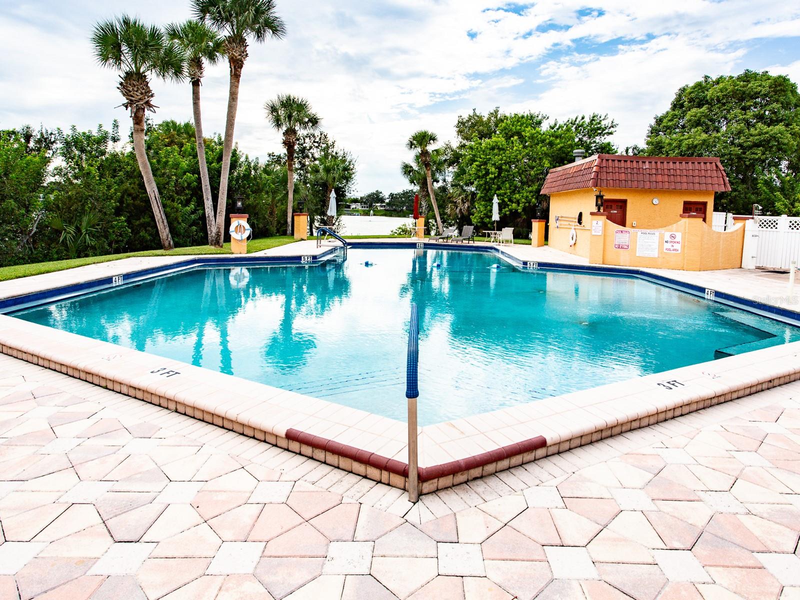 FLORAL LAKES - Residential