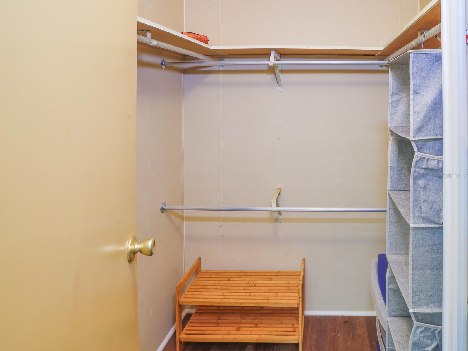 FLORAL LAKES - Residential