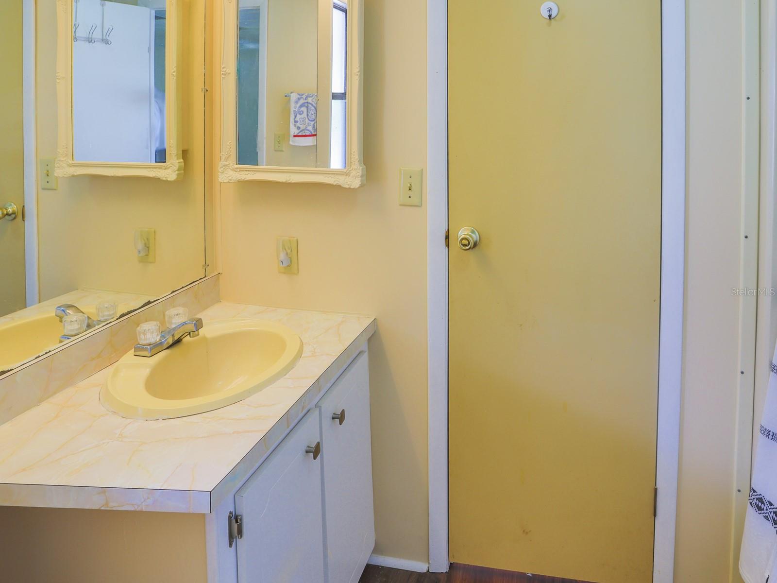 FLORAL LAKES - Residential