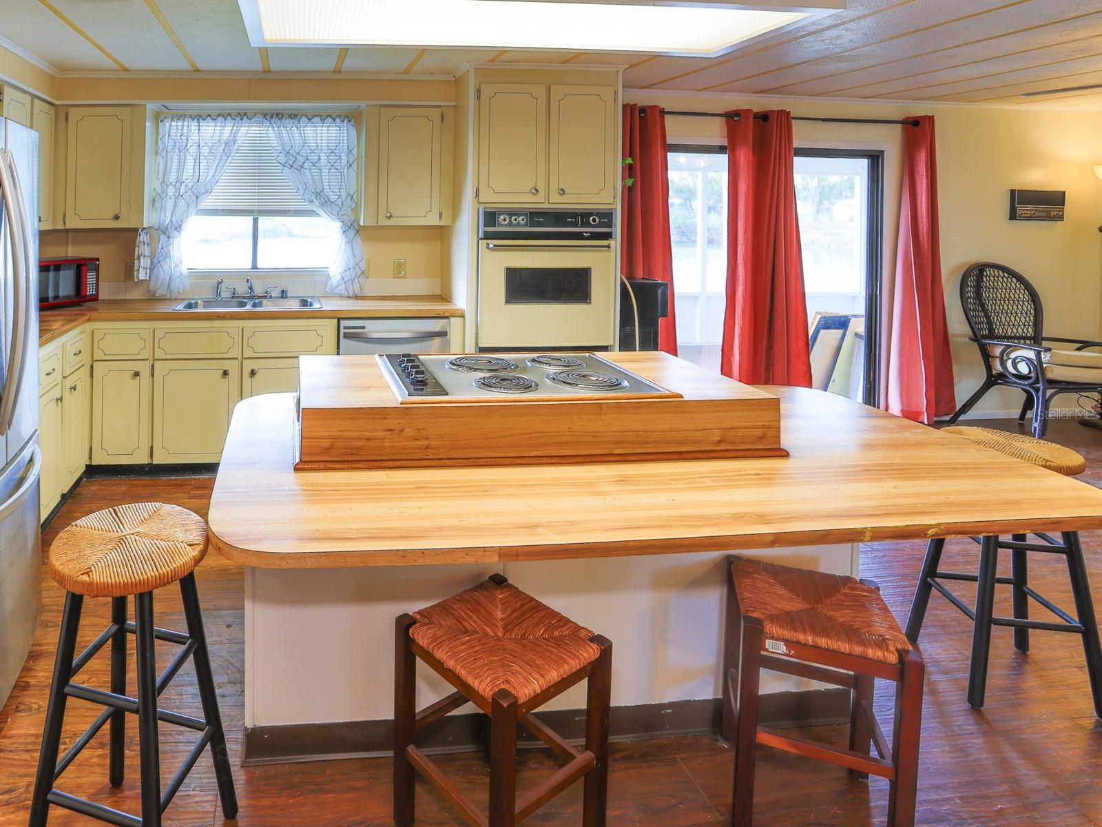 FLORAL LAKES - Residential