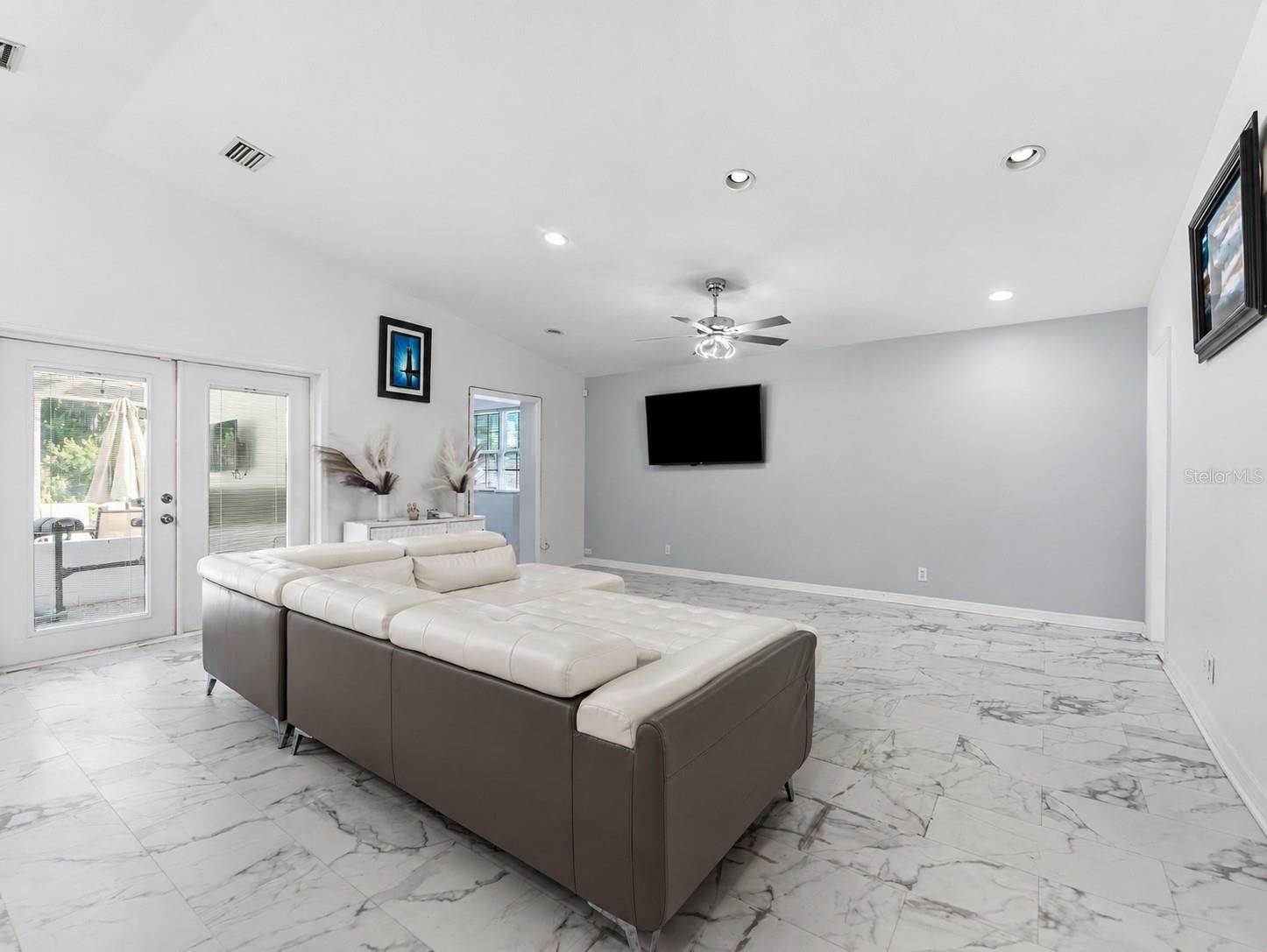 HENDERSON ROAD SUB UNIT 4 - Residential