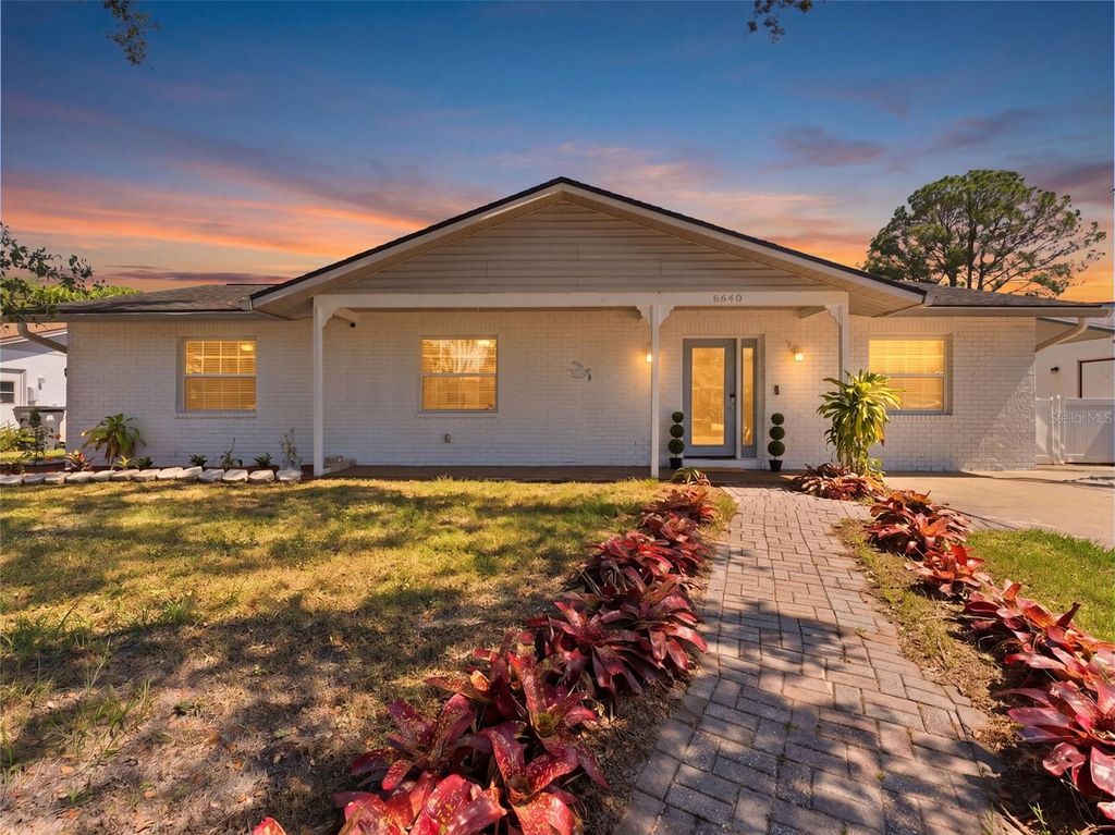 Photo of 6640 Winding Oak Drive, Tampa, FL 33625 (MLS # TB8509174)