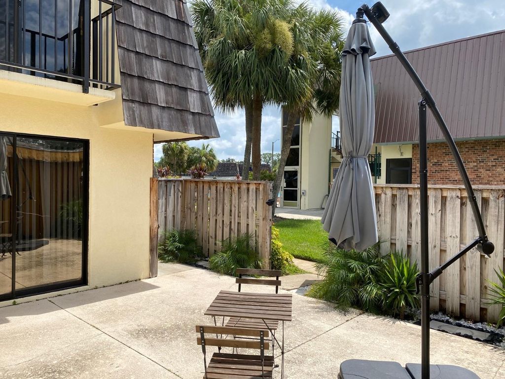 Photo of 2942 Poplar Avenue, Leesburg, FL 34748 (MLS # G5099603)