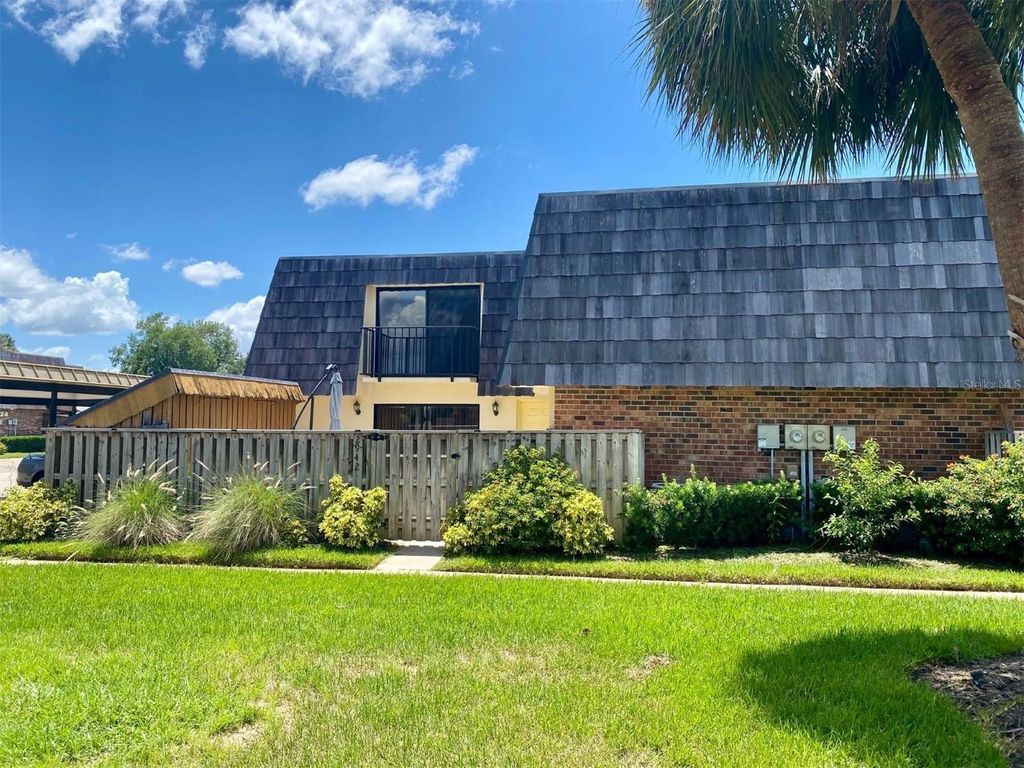 Photo of 2942 Poplar Avenue, Leesburg, FL 34748 (MLS # G5099603)