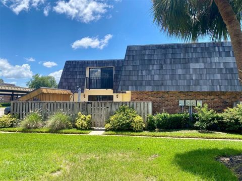 Photo of 2942 Poplar Avenue, Leesburg, FL 34748 (MLS # G5099603)