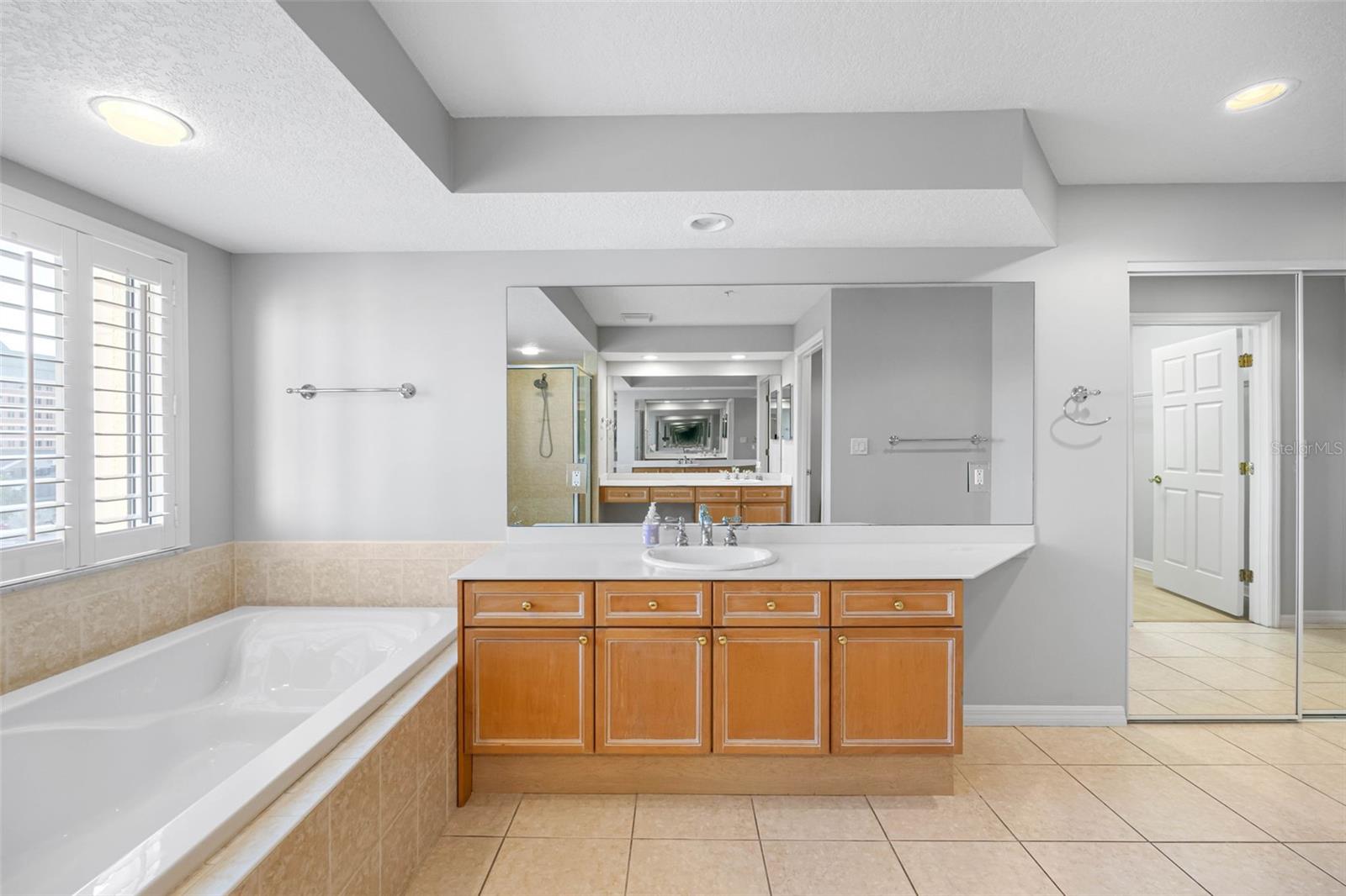 THE GRANDVIEW A CONDO - Residential Lease