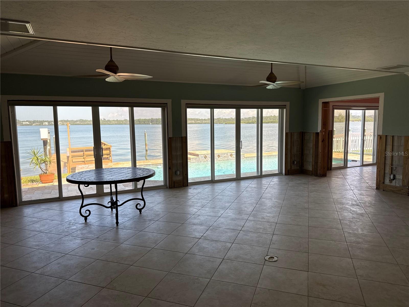 SUNRAY BEACH HOMES - Residential