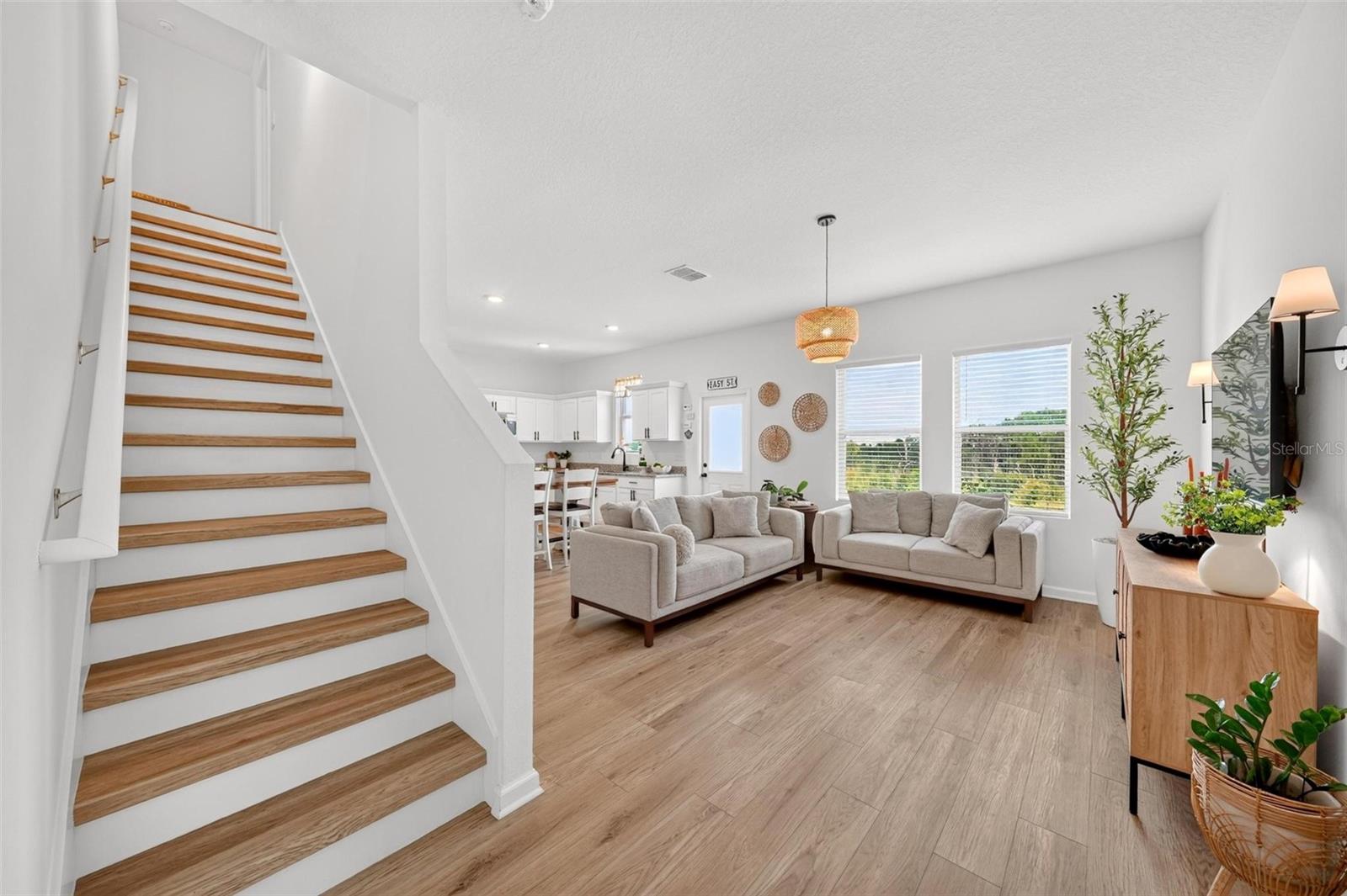 8704 SPORTSMAN LOOP