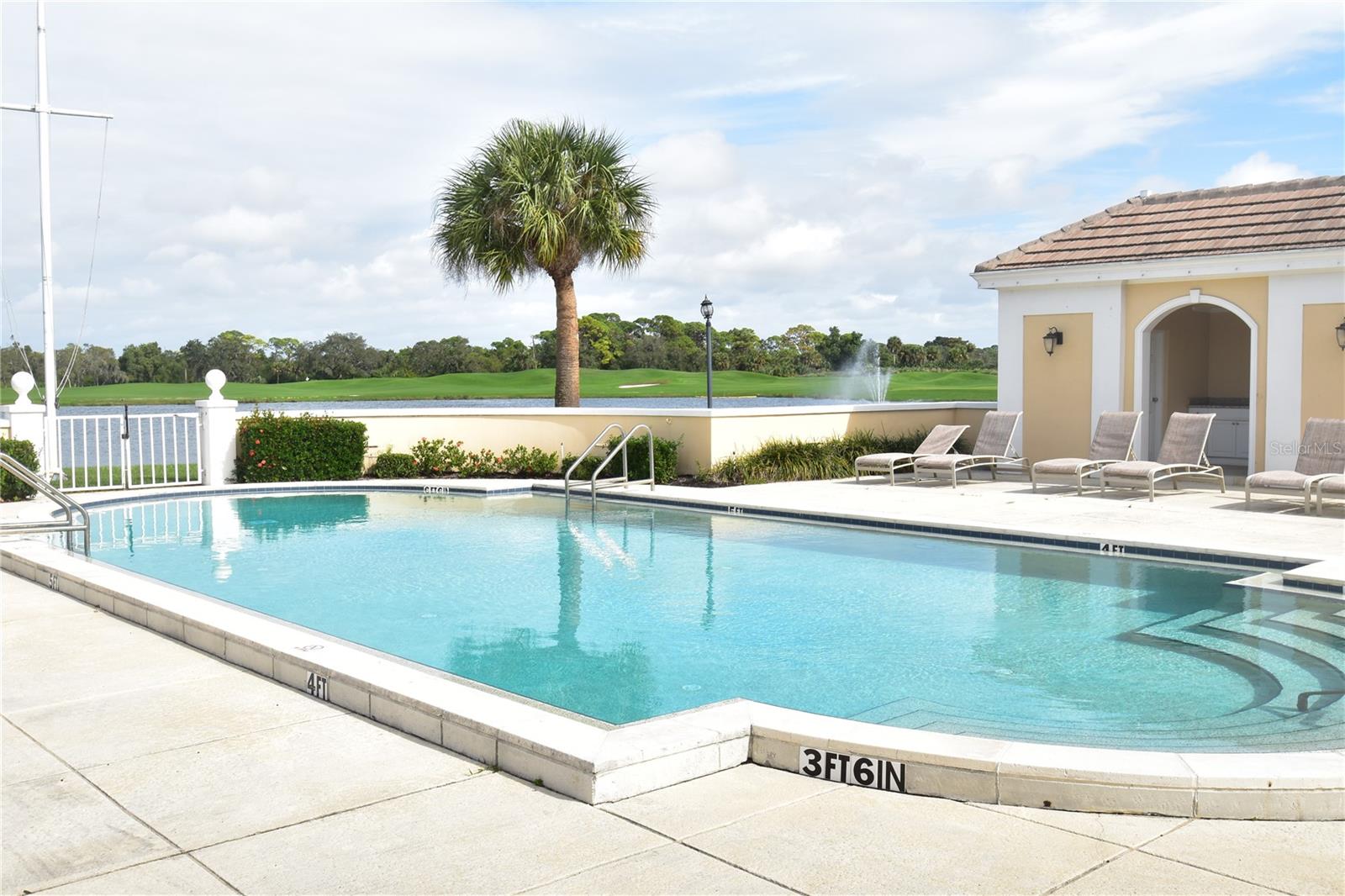 ***AVAILABLE NOVEMBER 2025 THRU JANUARY 2026*** Welcome to THE OAK community, it's gated 24/7. private as private can be. Drenched in value and a fantastic community located in South Sarasota. Open plan, easy to show! Close to Siesta Key, Costco restaurants very convenient to all the amenities Sarasota has to offer.