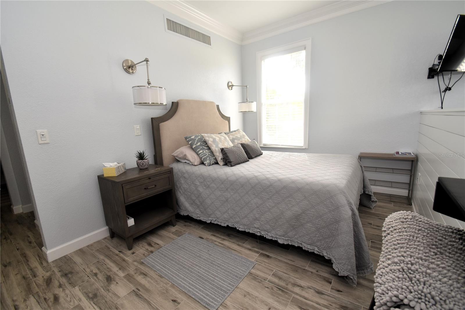 WINDSOR LODGE AT THE OAKS - Residential Lease