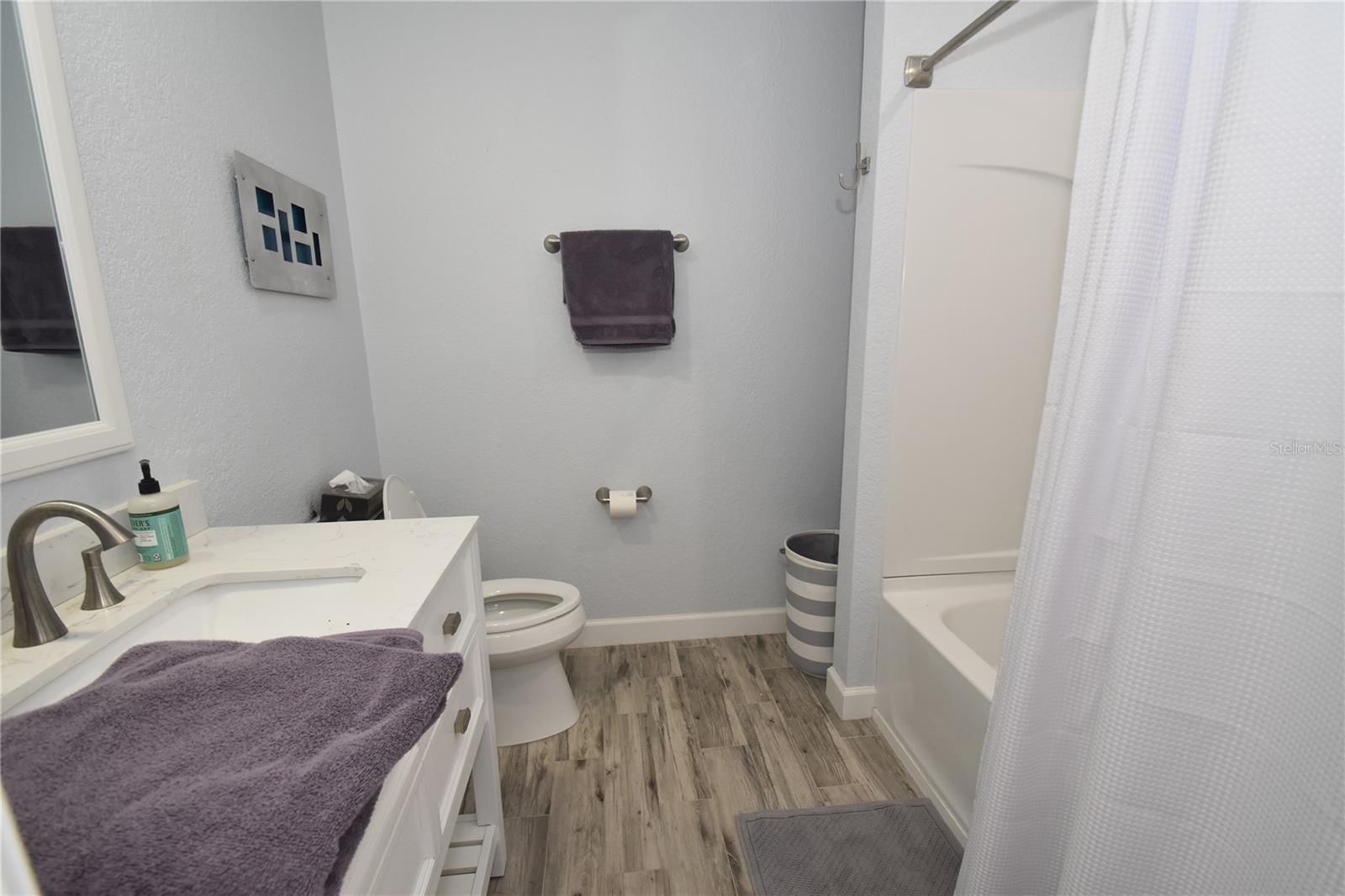 WINDSOR LODGE AT THE OAKS - Residential Lease