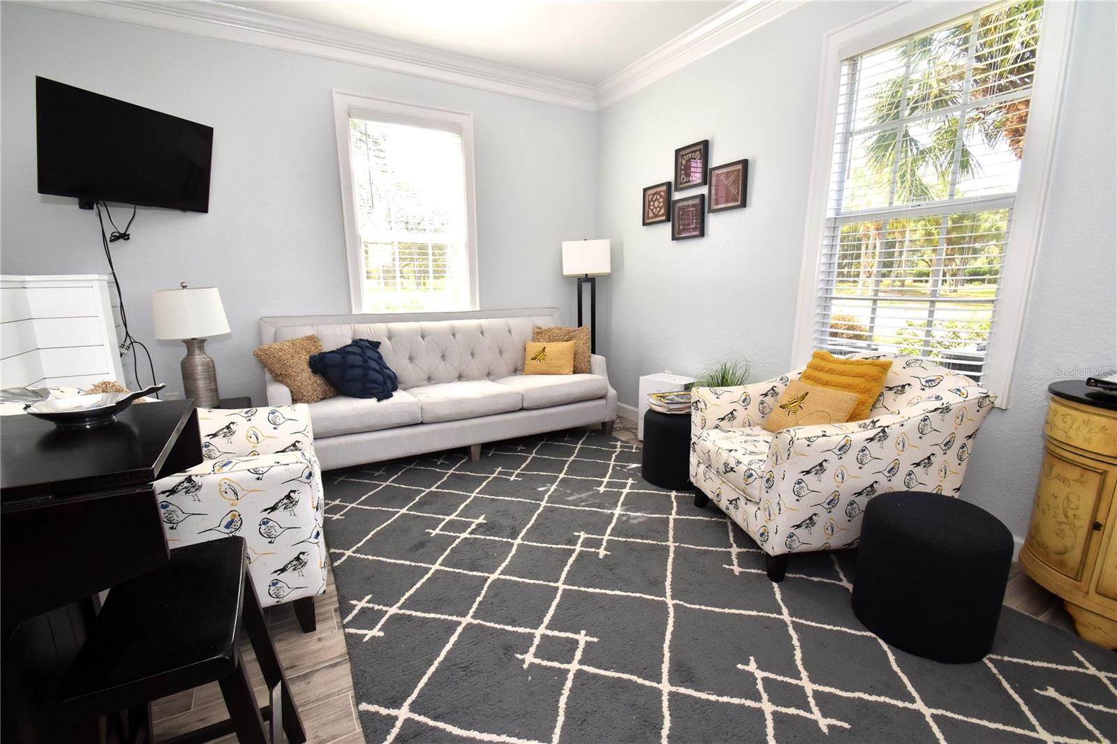 WINDSOR LODGE AT THE OAKS - Residential Lease