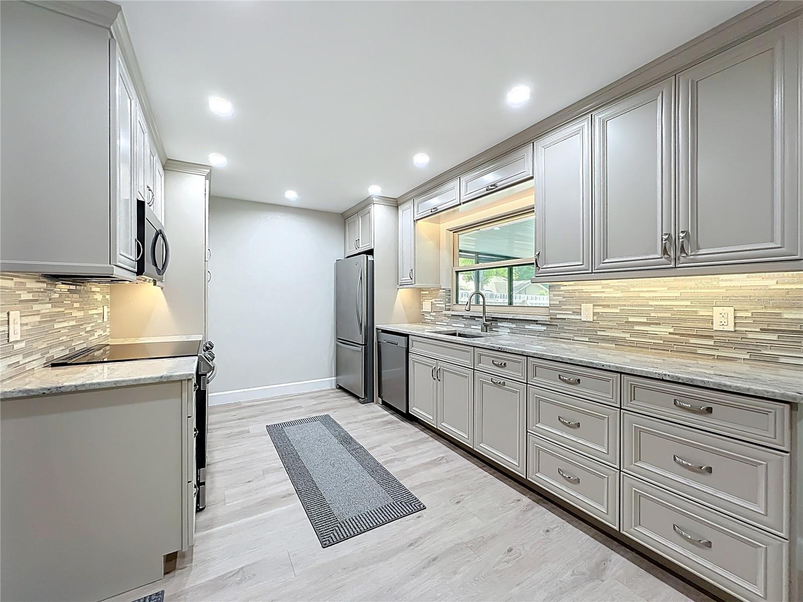 CRYSTAL PARK - Residential