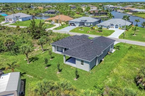 A home in PORT CHARLOTTE