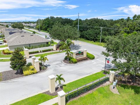 A home in WINTER HAVEN