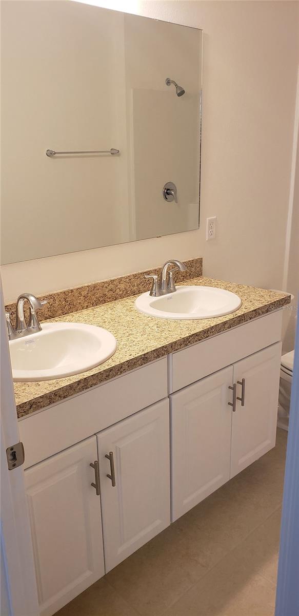 DUNDEE STATION TR A - Residential Lease