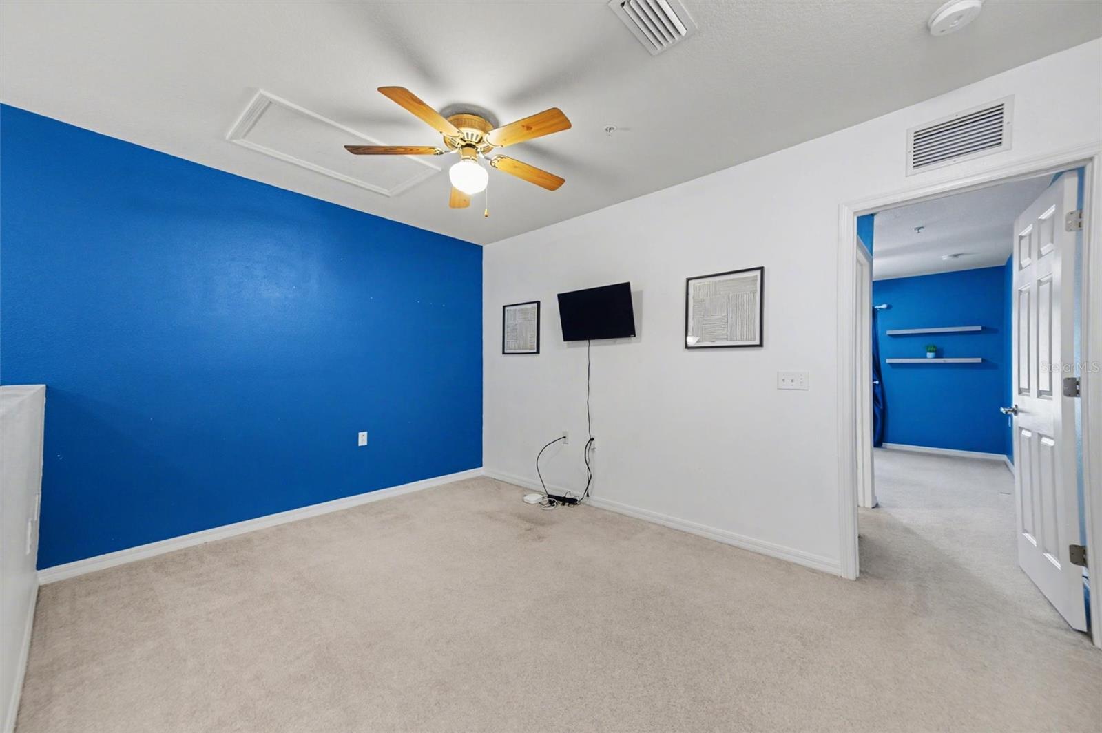 LAKESIDE VILLAGE TOWNHOME - Residential