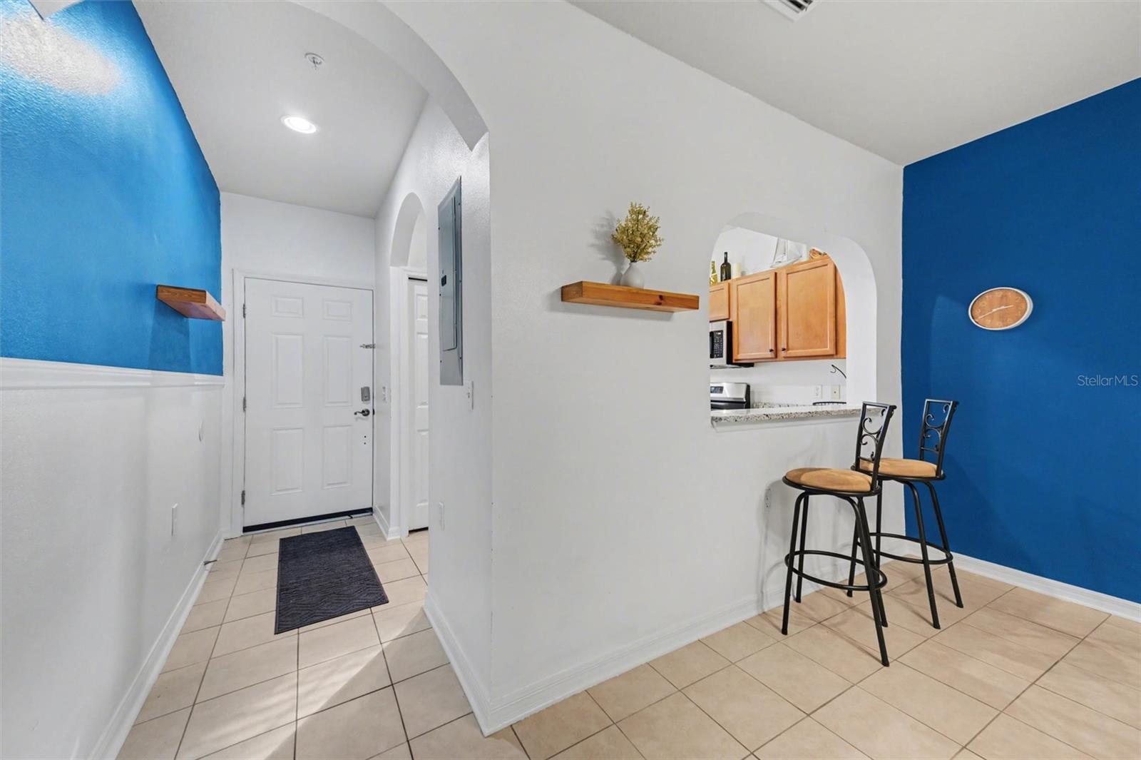 LAKESIDE VILLAGE TOWNHOME - Residential