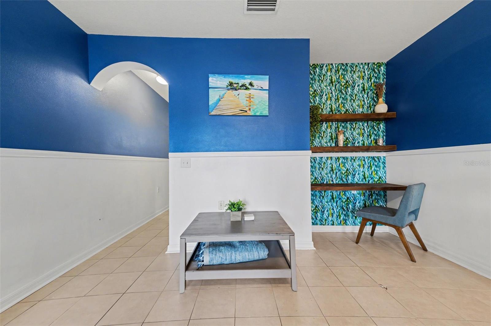 LAKESIDE VILLAGE TOWNHOME - Residential