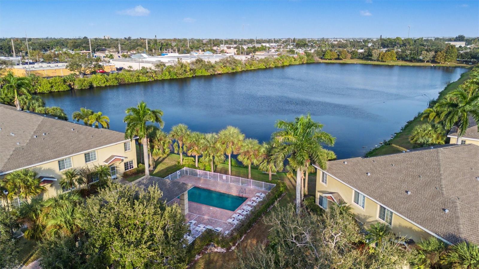 LAKESIDE VILLAGE TOWNHOME - Residential