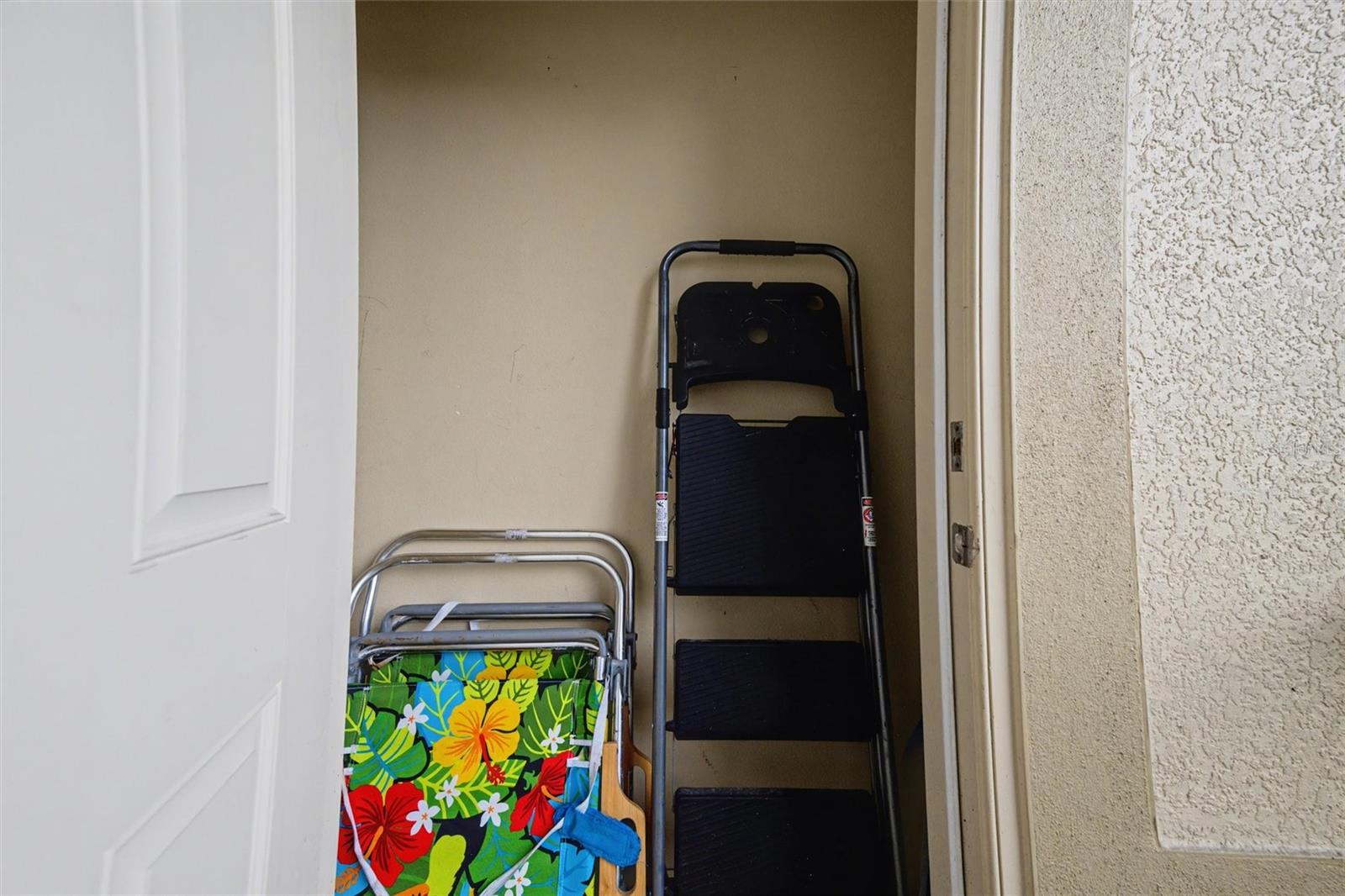 LAKESIDE VILLAGE TOWNHOME - Residential