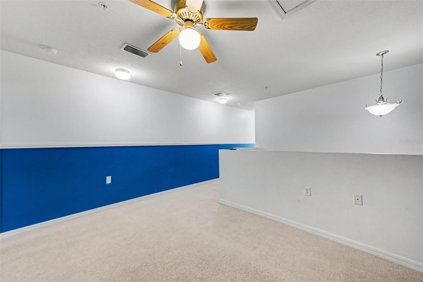 LAKESIDE VILLAGE TOWNHOME - Residential