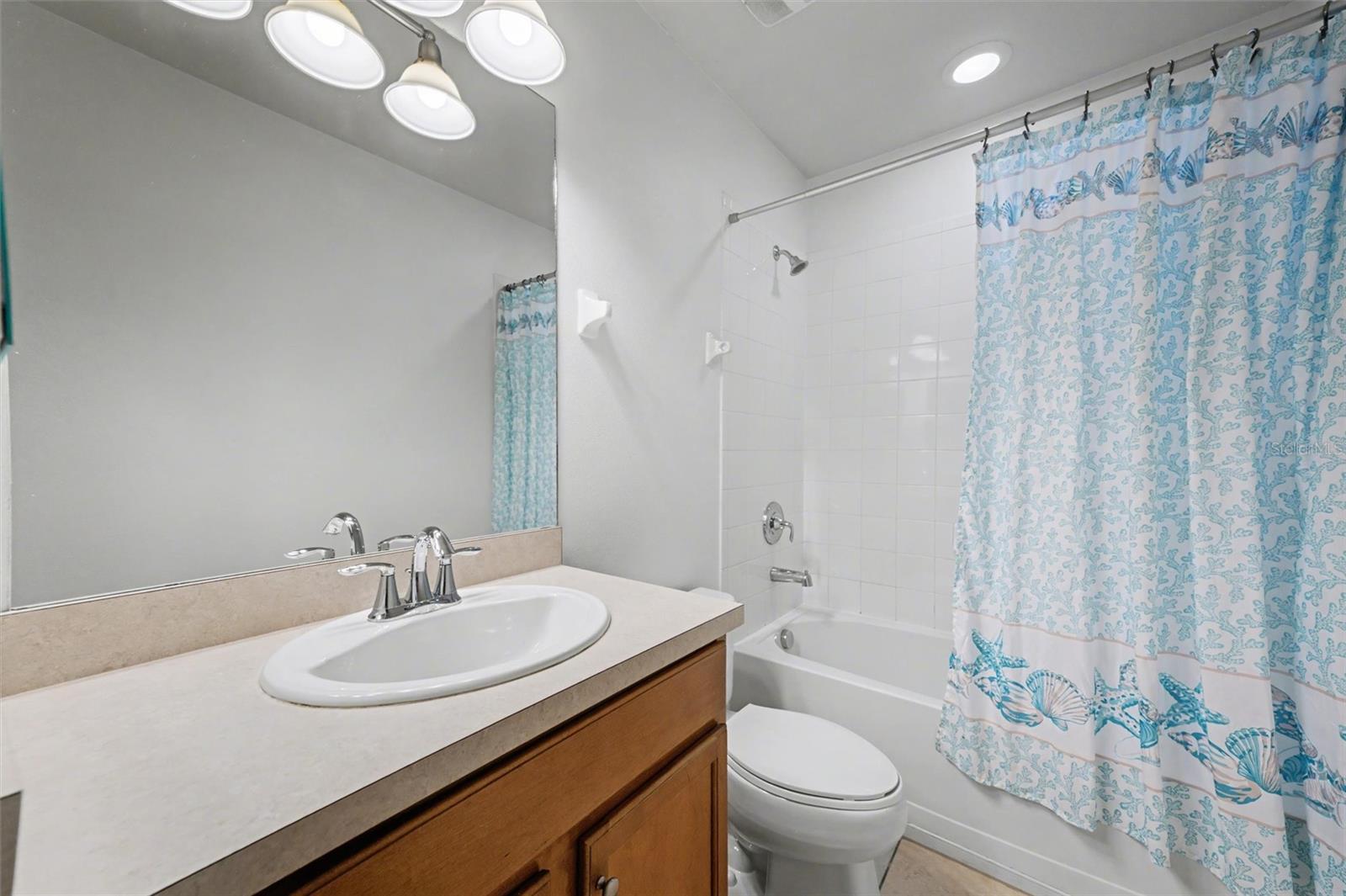 LAKESIDE VILLAGE TOWNHOME - Residential