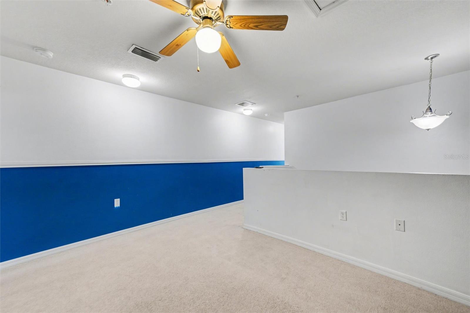 LAKESIDE VILLAGE TOWNHOME - Residential