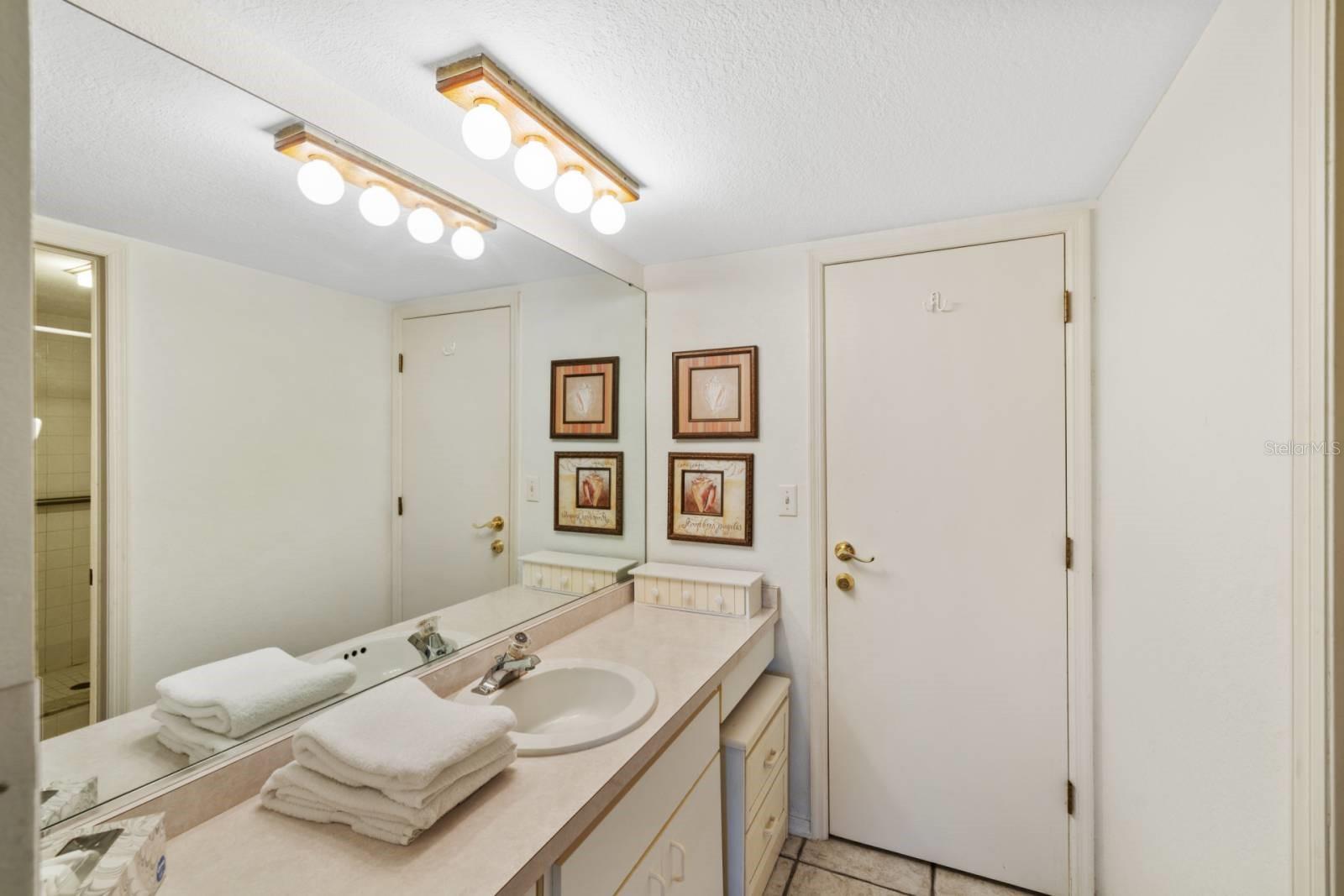 OAKWOOD PH 01 BLDG A - Residential Lease