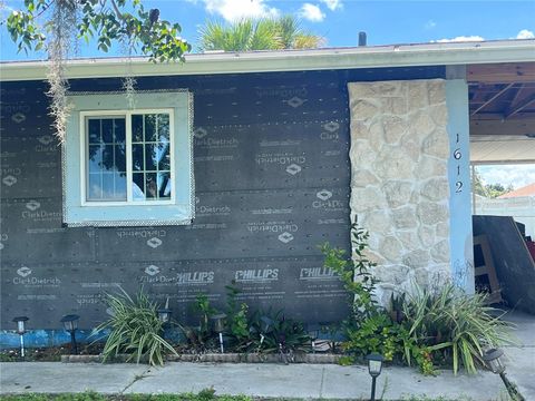 A home in PORT CHARLOTTE