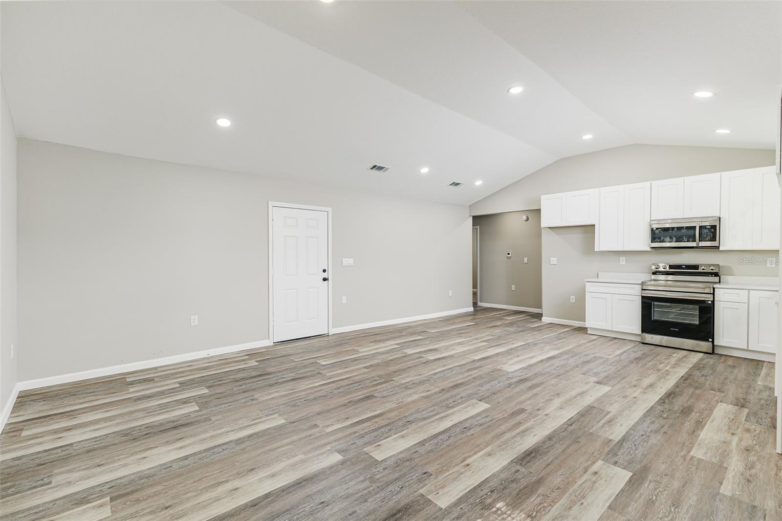 COUNTRY CLUB ESTATES RESUB PT - Residential