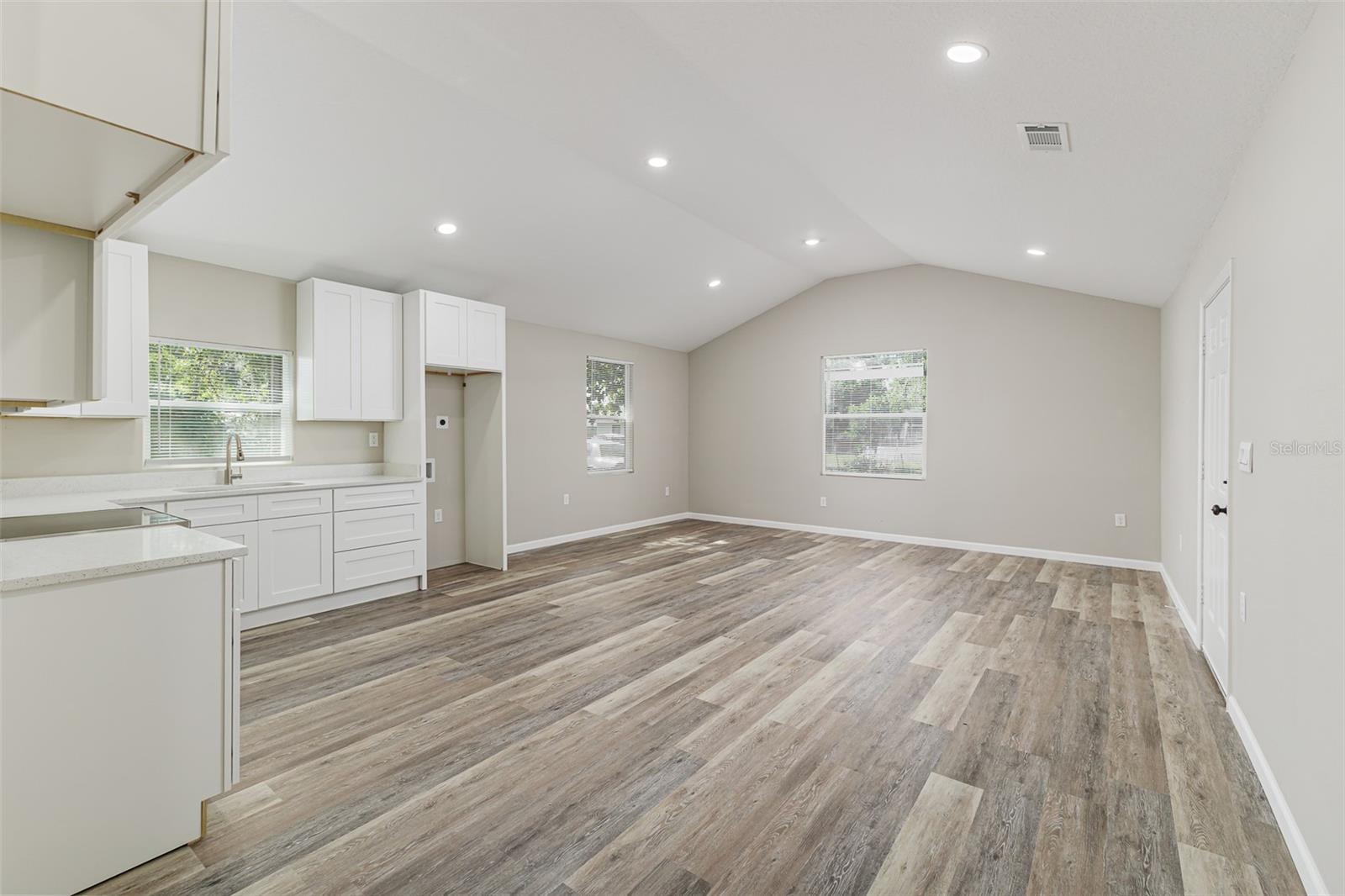 COUNTRY CLUB ESTATES RESUB PT - Residential