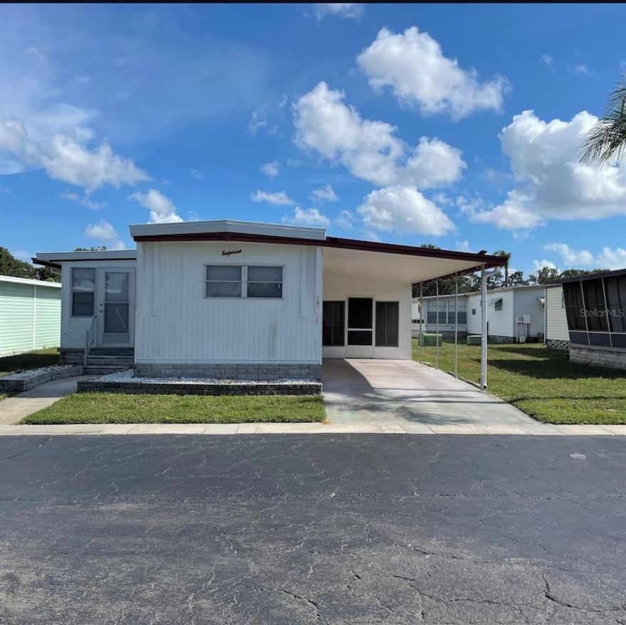 Quaint 2BR 1BA in nice park with pool. Property is furniushed including stackable washer and dryer. May rent property minimum 30 days. GREAT Location in the heart of Pinellas County 10-15 min drive from beautiful gulf coast beaches
This property does not include a "share" in the community.