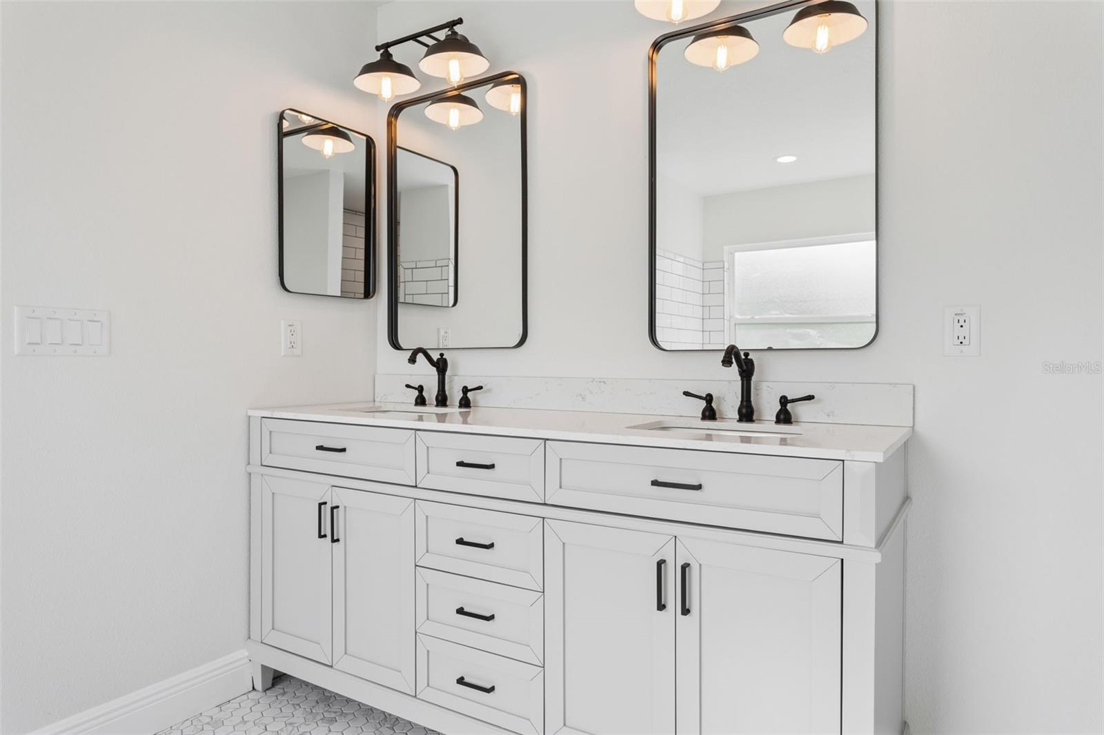 ROYAL HIGHLANDS - Residential