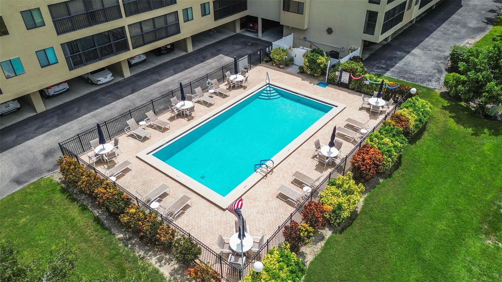 GREEN DOLPHIN PARK MID-RISE CONDO - Residential