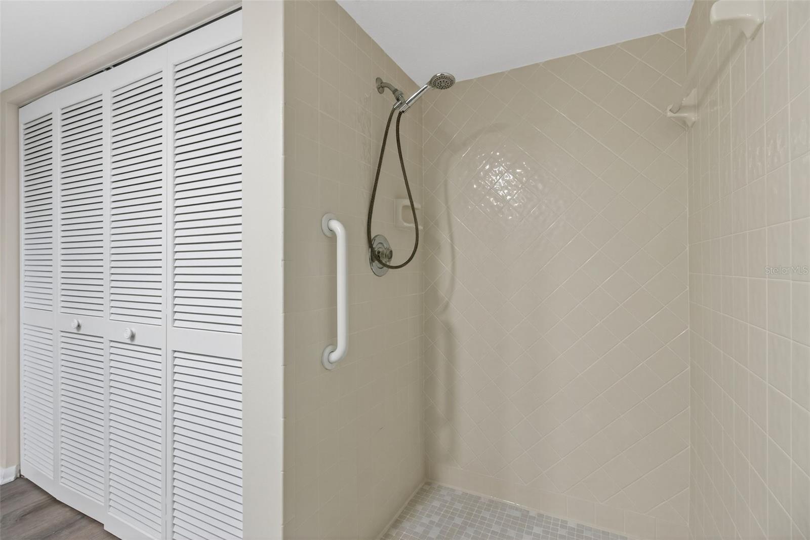 GREEN DOLPHIN PARK MID-RISE CONDO - Residential