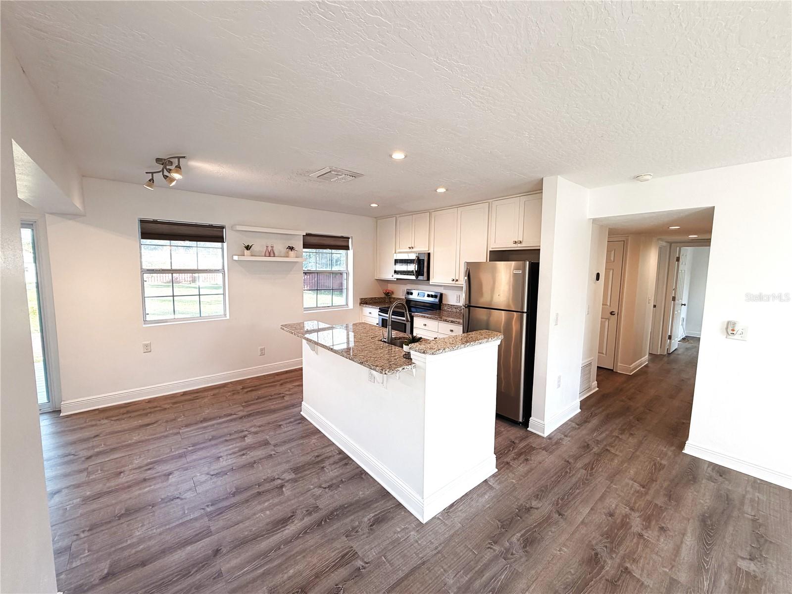 904 KENSINGTON DRIVE