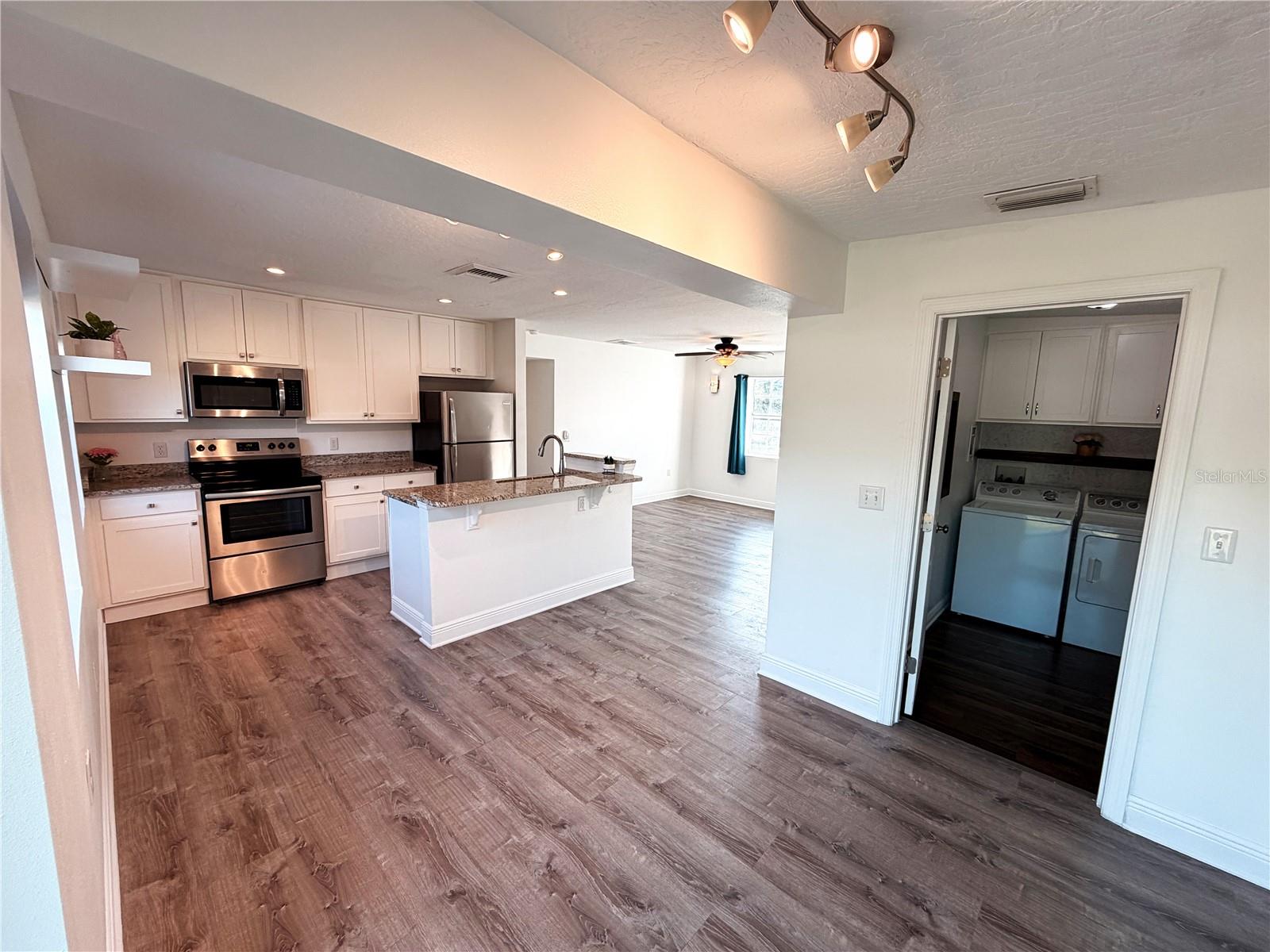 904 KENSINGTON DRIVE