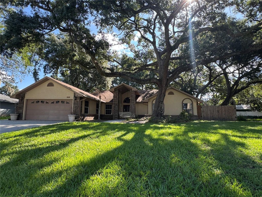 Photo of 915 Heatherbrook Drive, Auburndale, FL 33823 (MLS # P4939118)