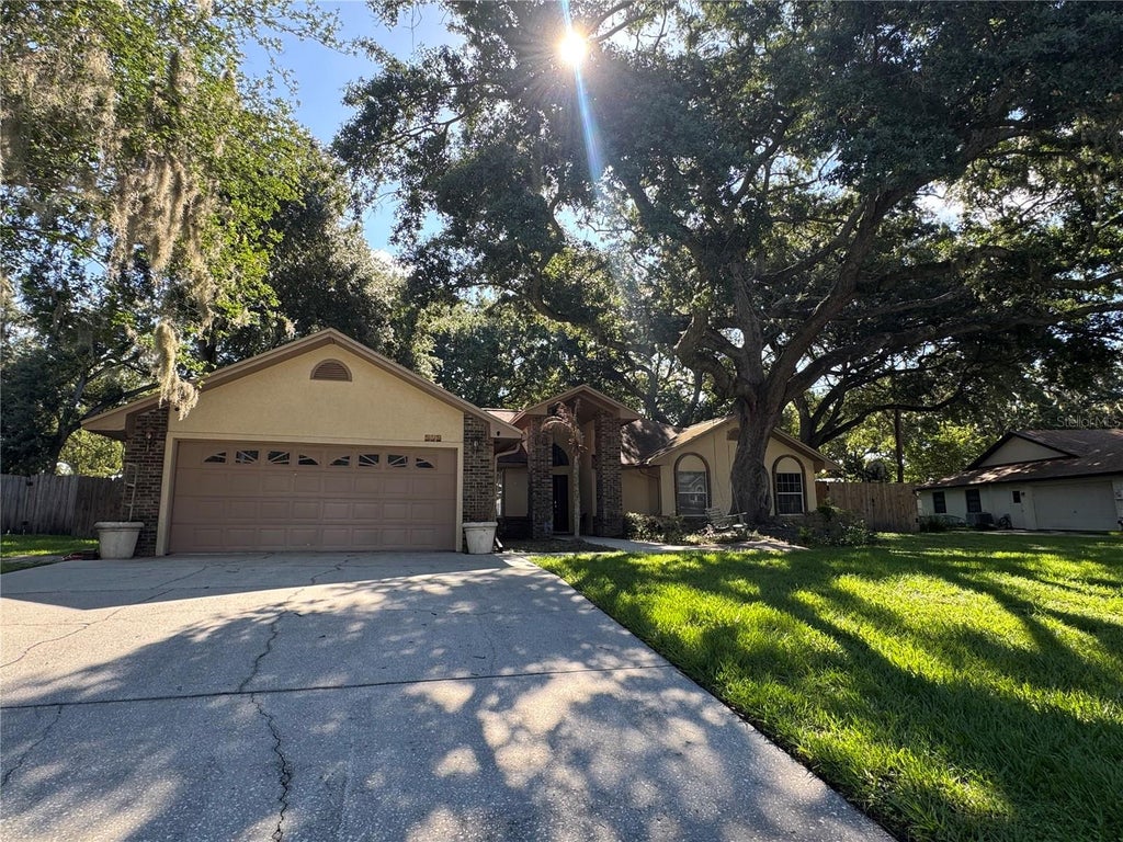 Photo of 915 Heatherbrook Drive, Auburndale, FL 33823 (MLS # P4939118)