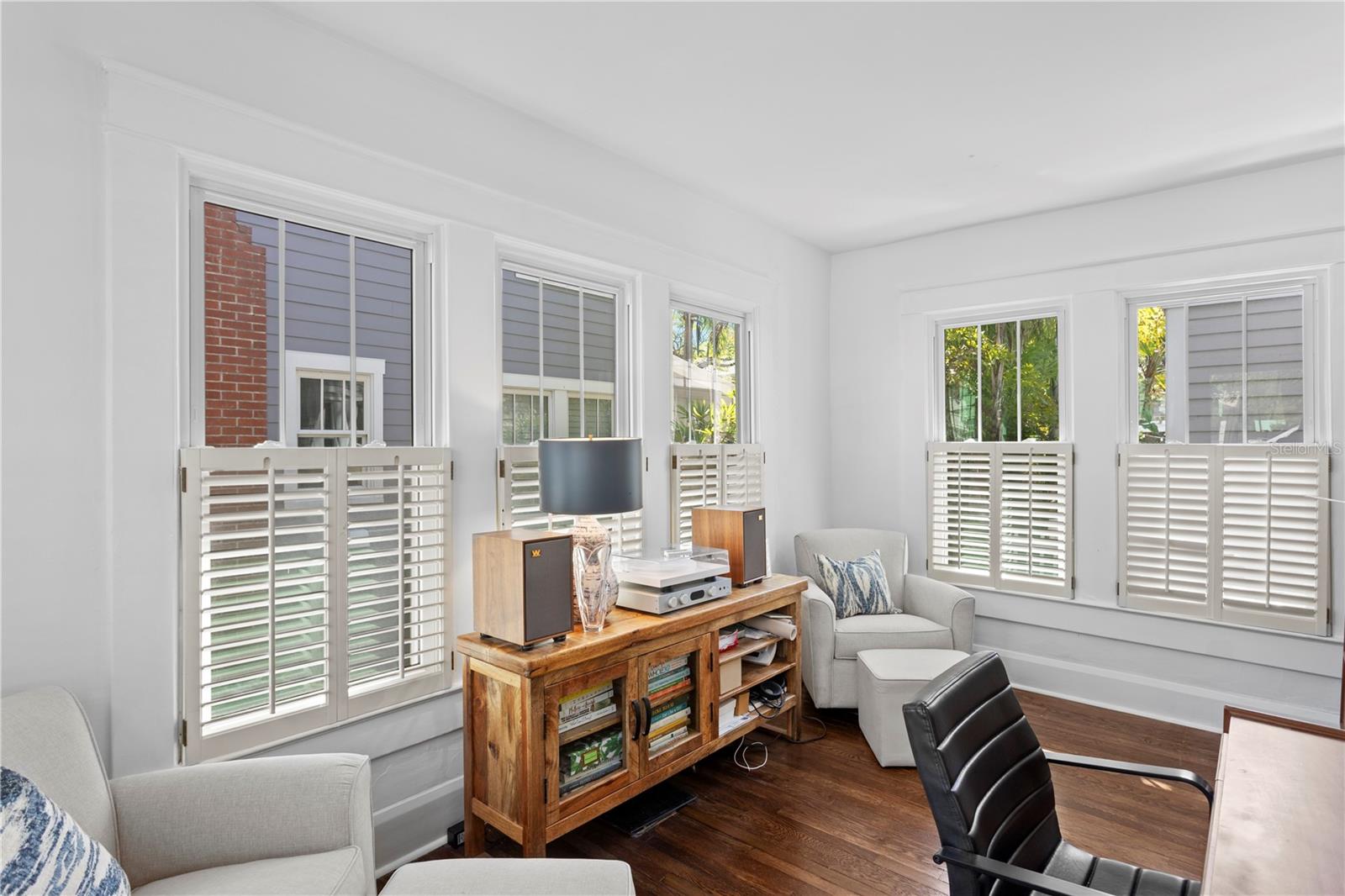 NORTH NEW SUBURB BEAUTIFUL - Residential