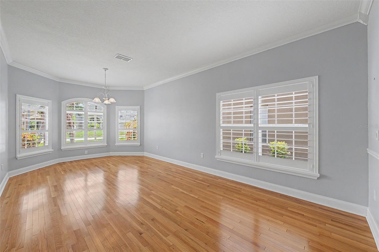 2811 RAVENDALE LANE