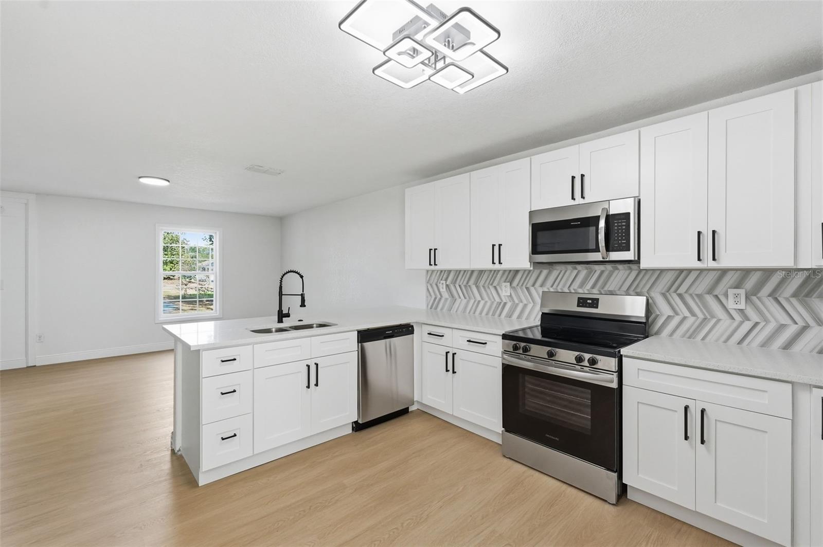 5065 5065 PLUMOSA STREET