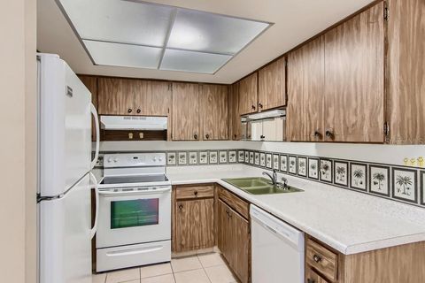 A home in PALM HARBOR