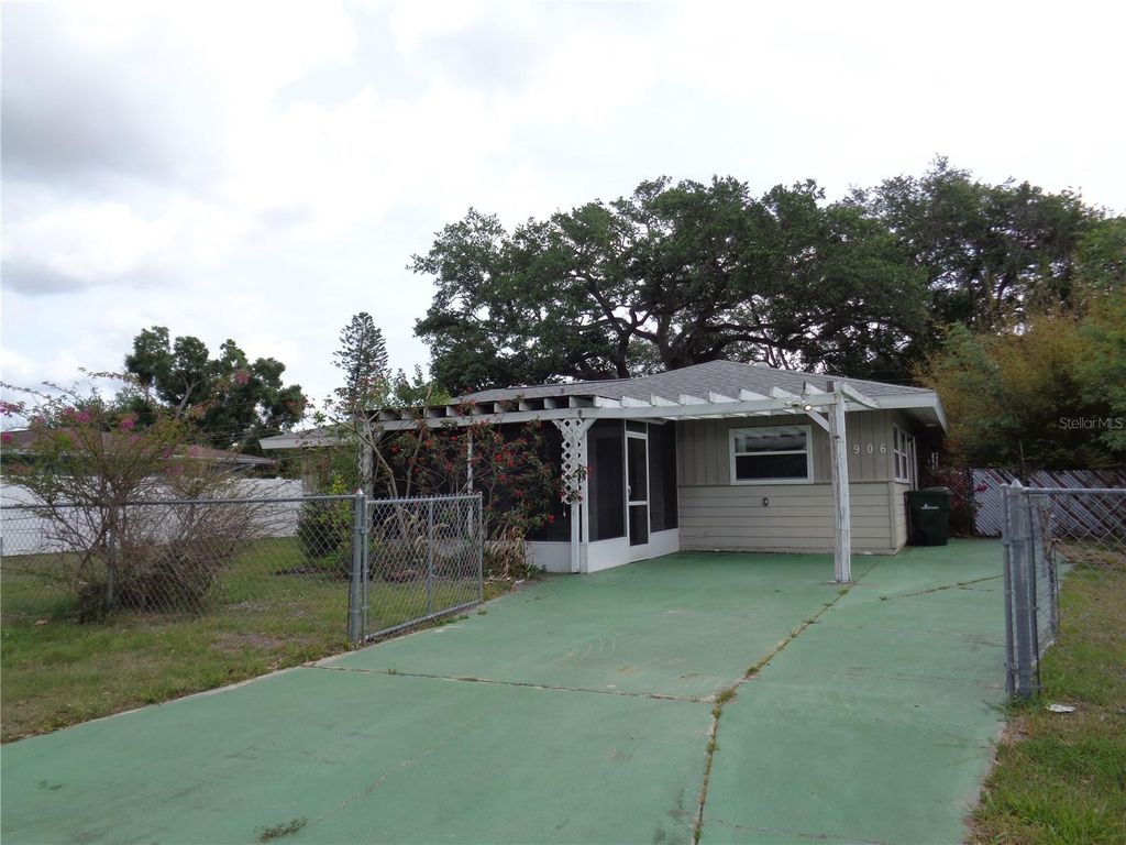 Photo of 1906 Dudley Place, Sarasota, FL 34235 (MLS # A4689017)