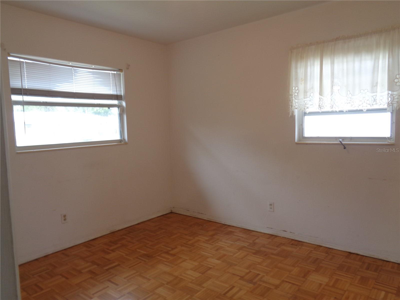 KENSINGTON PARK - Residential