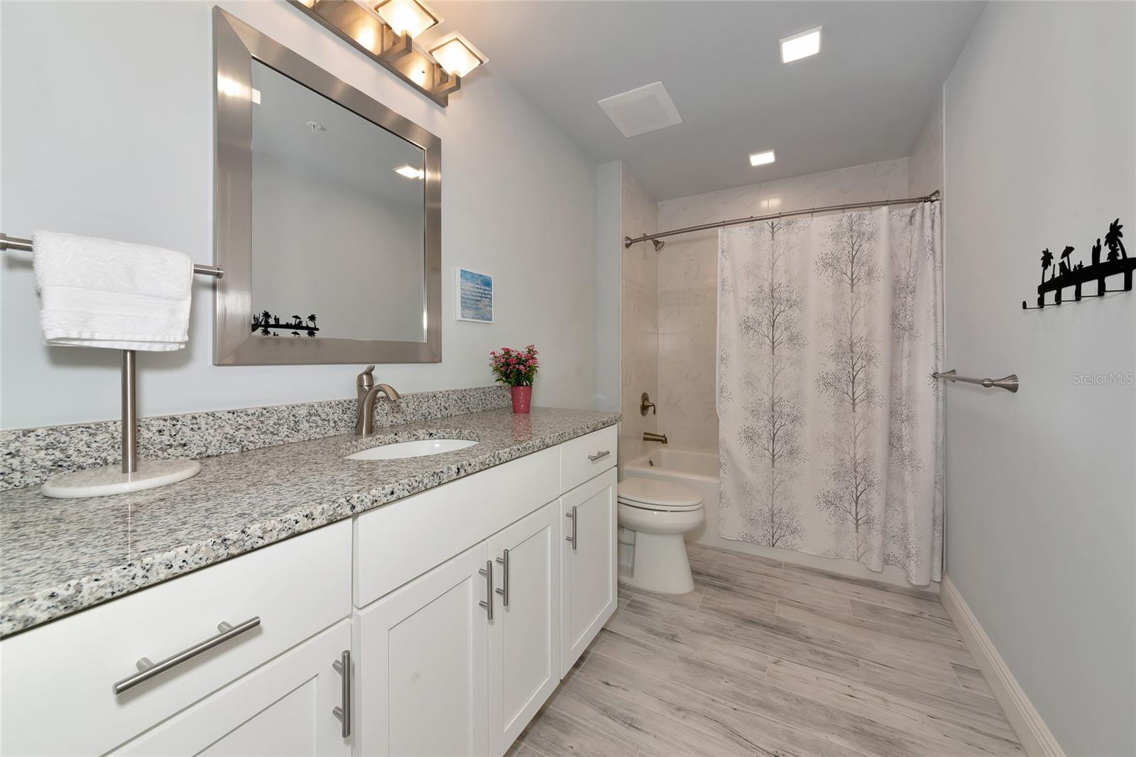 HIDDEN BAY - Residential