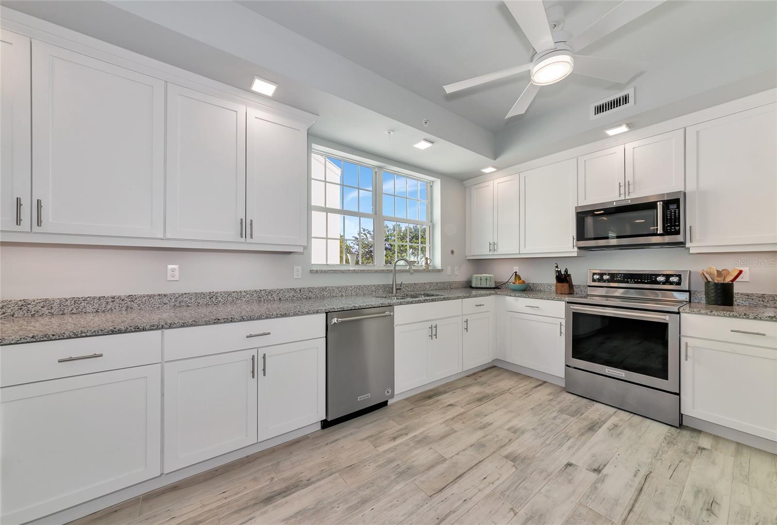 HIDDEN BAY - Residential