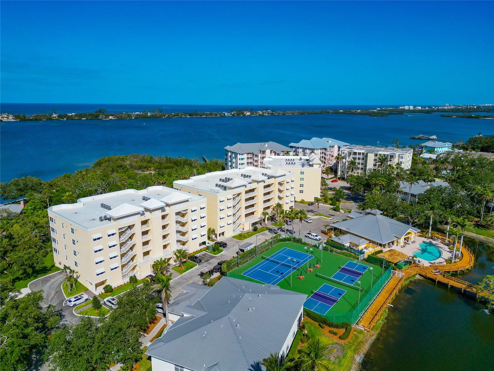 260 HIDDEN BAY DRIVE 305