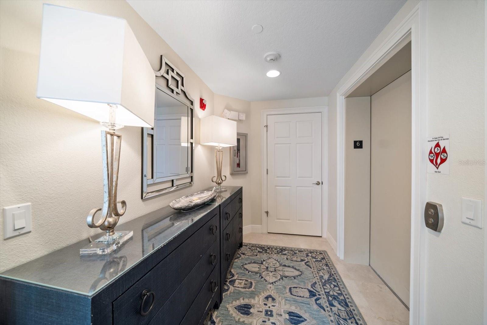 CHATEAUS ON WHITE - Residential